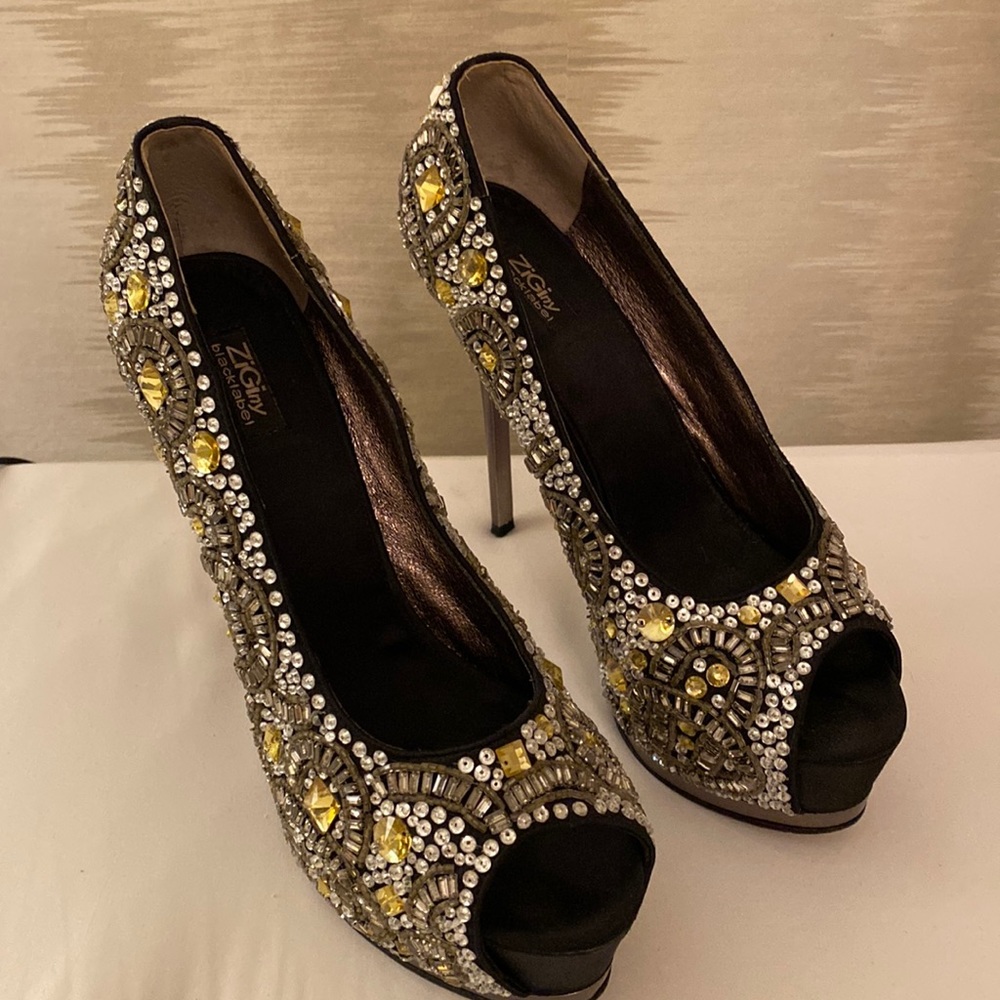 Stunning crystal heels. - Picture 4 of 11